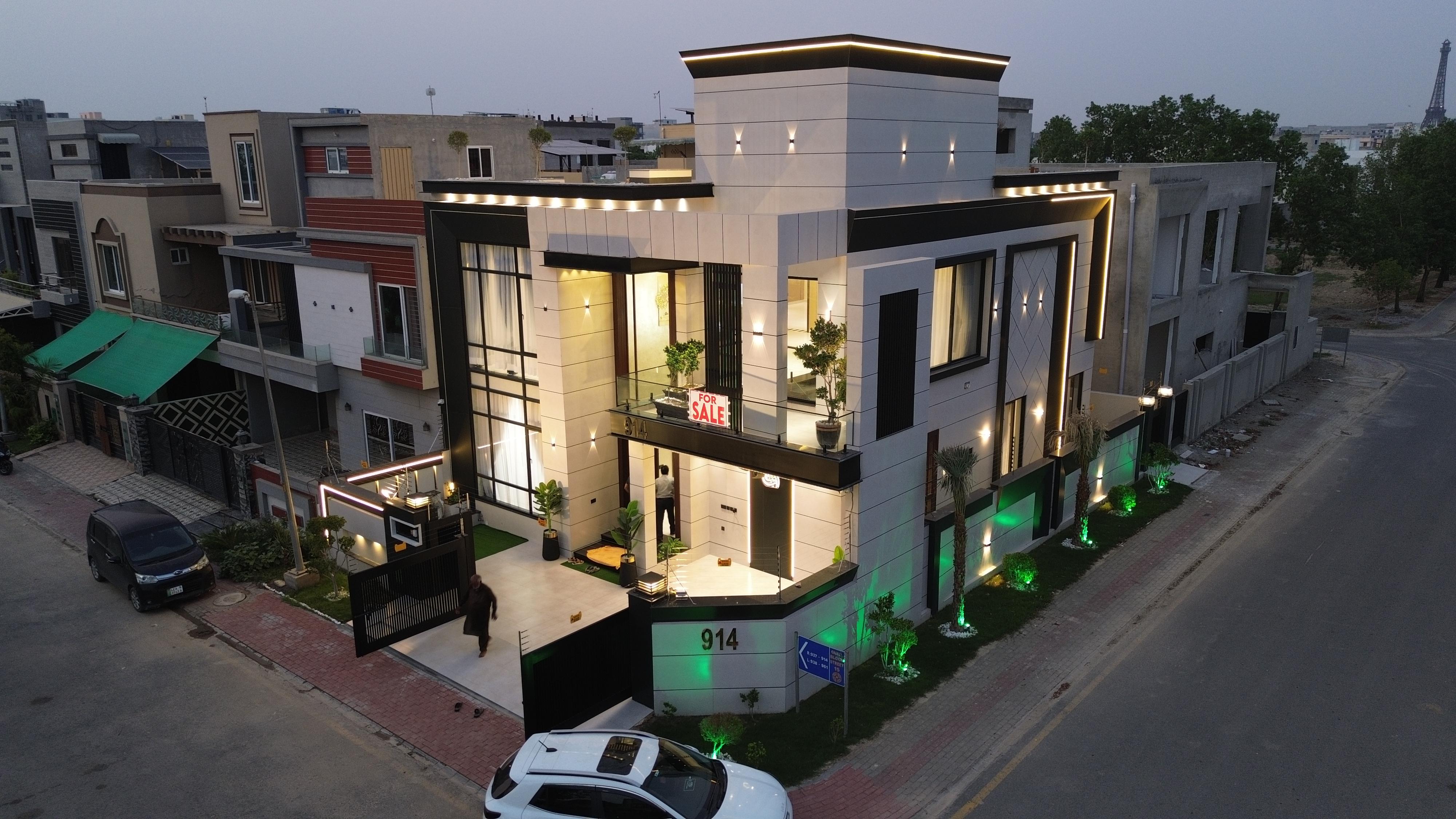 10 Marla House for Sale in Bahria Town Lahore – Luxury & Comfort Combined