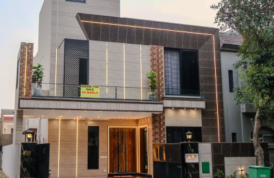 10 Marla House for Sale in Bahria Town Lahore – Luxury Living Awaits